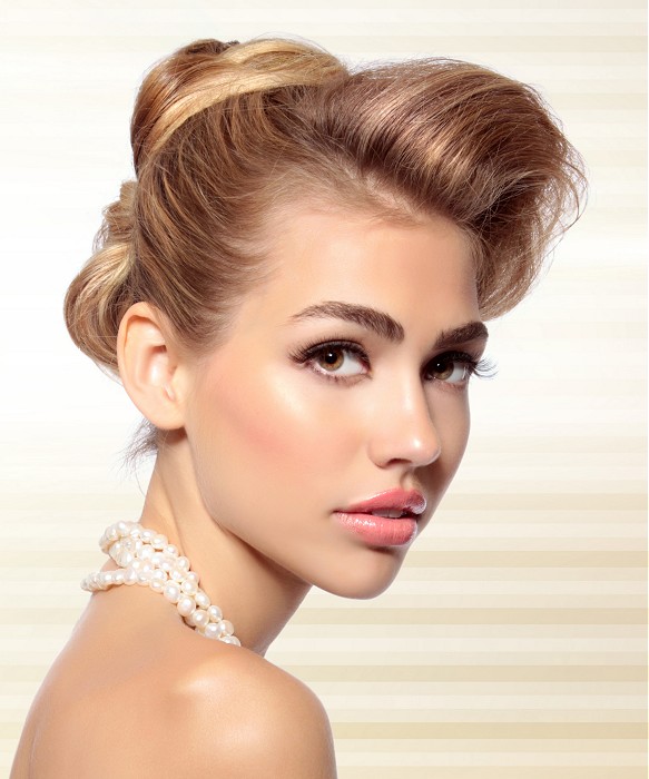 Medium Blonde Hairstyles